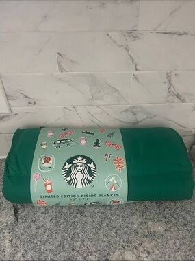NWT Starbucks Picnic Blanket Limited Edition Green